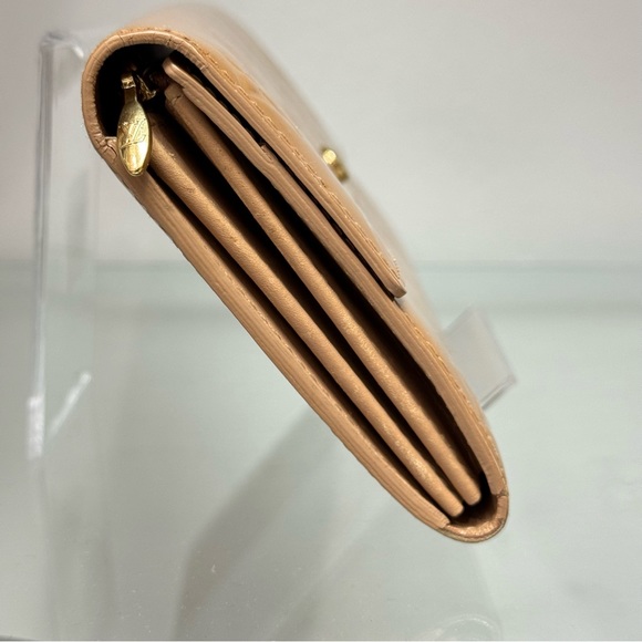 **SOLD**Louis Vuitton Vernis Sarah Wallet - Picture 4 of 13